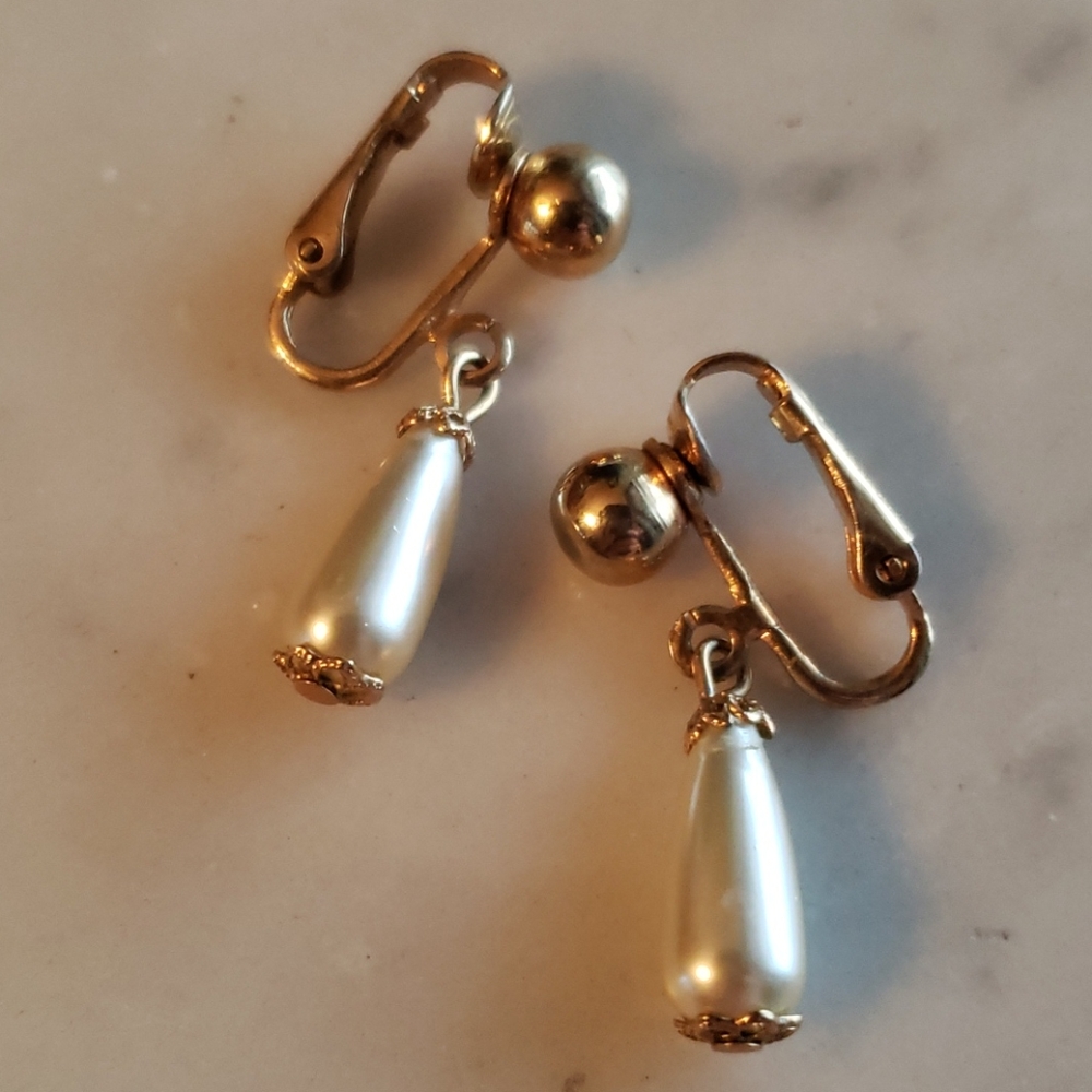 Vintage Sarah Coventry Pearl Drop Earrings